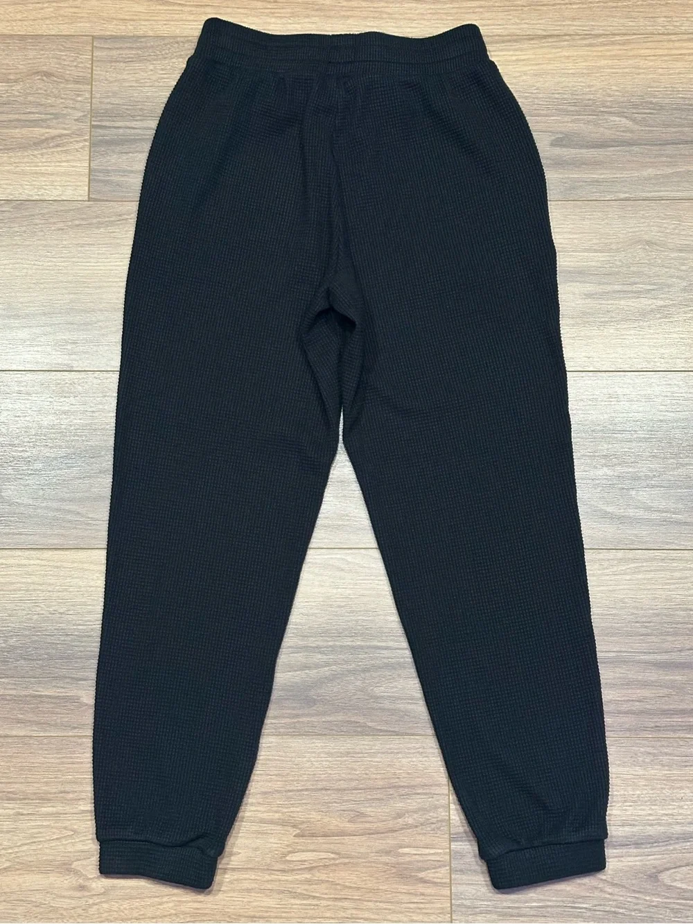 ALO Yoga Waffle Weekend Escape Jogger in Black Size Medium